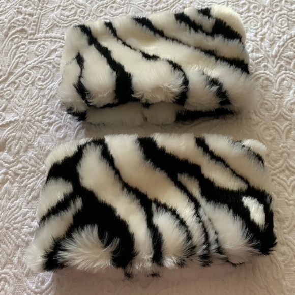 BOOT FUZZIES Accessories - BOOT CUFFS:BOOT FUZZIES BLACK/WHITE ZEBRA LOOK FUR 8”x4” =SZ 14?